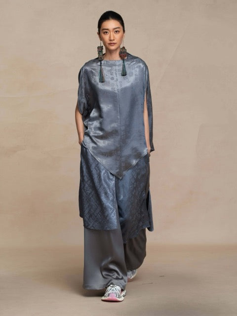 Luxury Asymmetric Twelve Emblems Silk Top-26Y14201