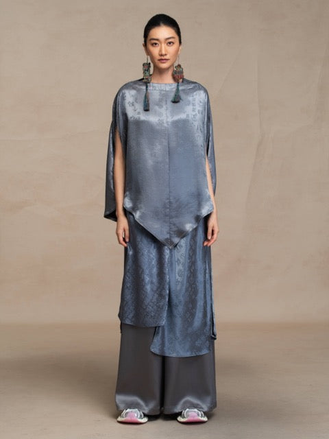 Luxury Asymmetric Twelve Emblems Silk Top-26Y14201