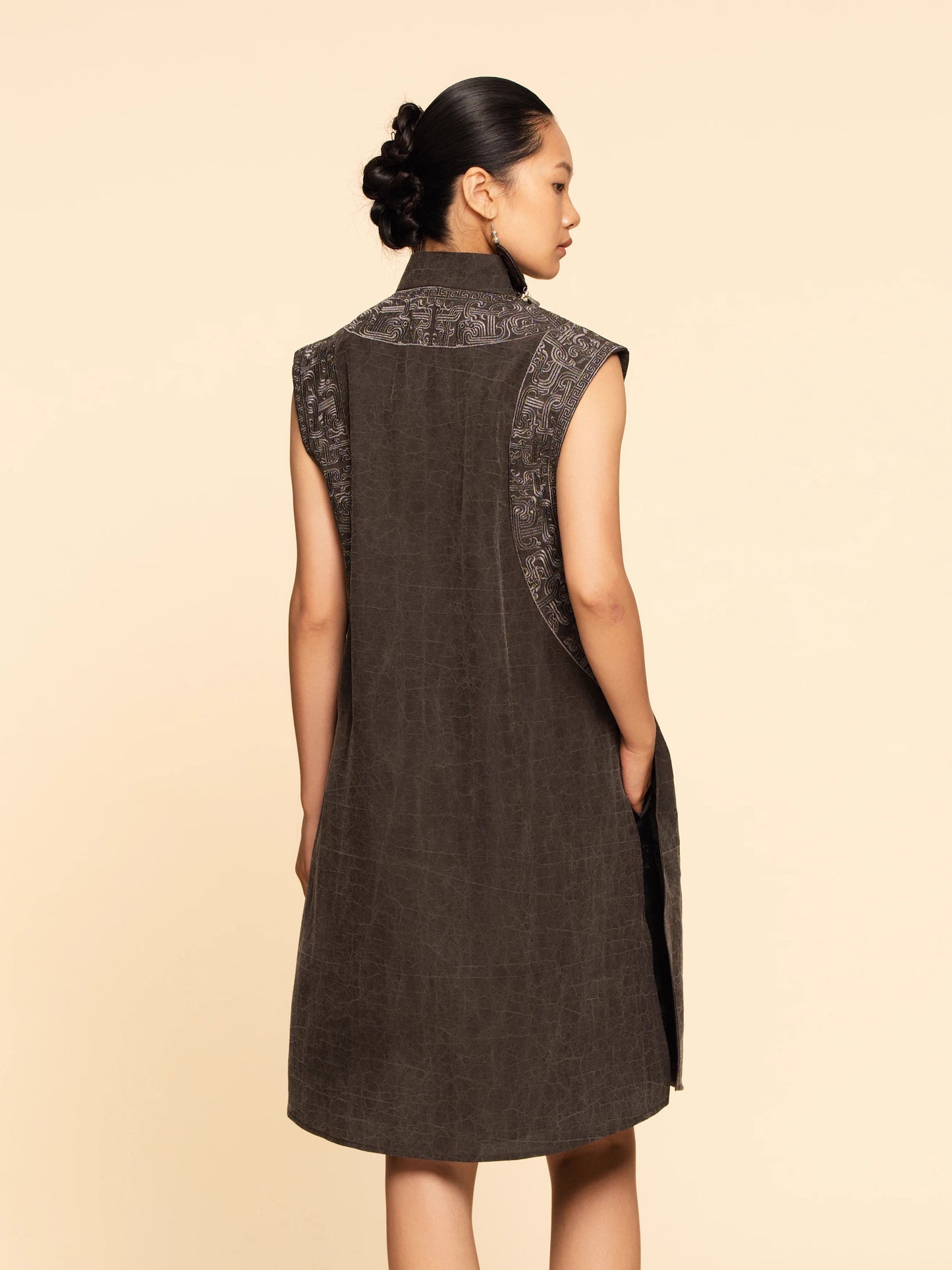 Heritage Xiangyun Silk Cheongsam Dress – Phoenix Silver Embroidery & Crackle Pattern | Zouxin Silk