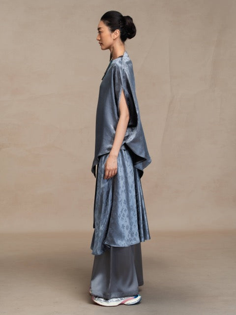 Luxury Asymmetric Twelve Emblems Silk Top-26Y14201