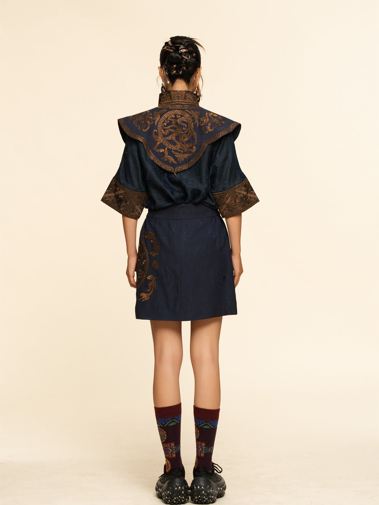 Heritage Xiangyun Silk Shoulder Cape – Bronze Gold Embroidered Mantle | Zouxin Silk
