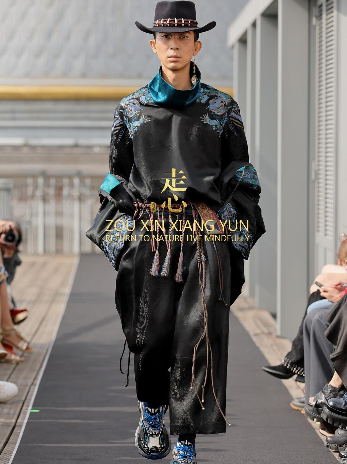 Luxury Black Luoyue Silk High-Neck Top-26Z149M
