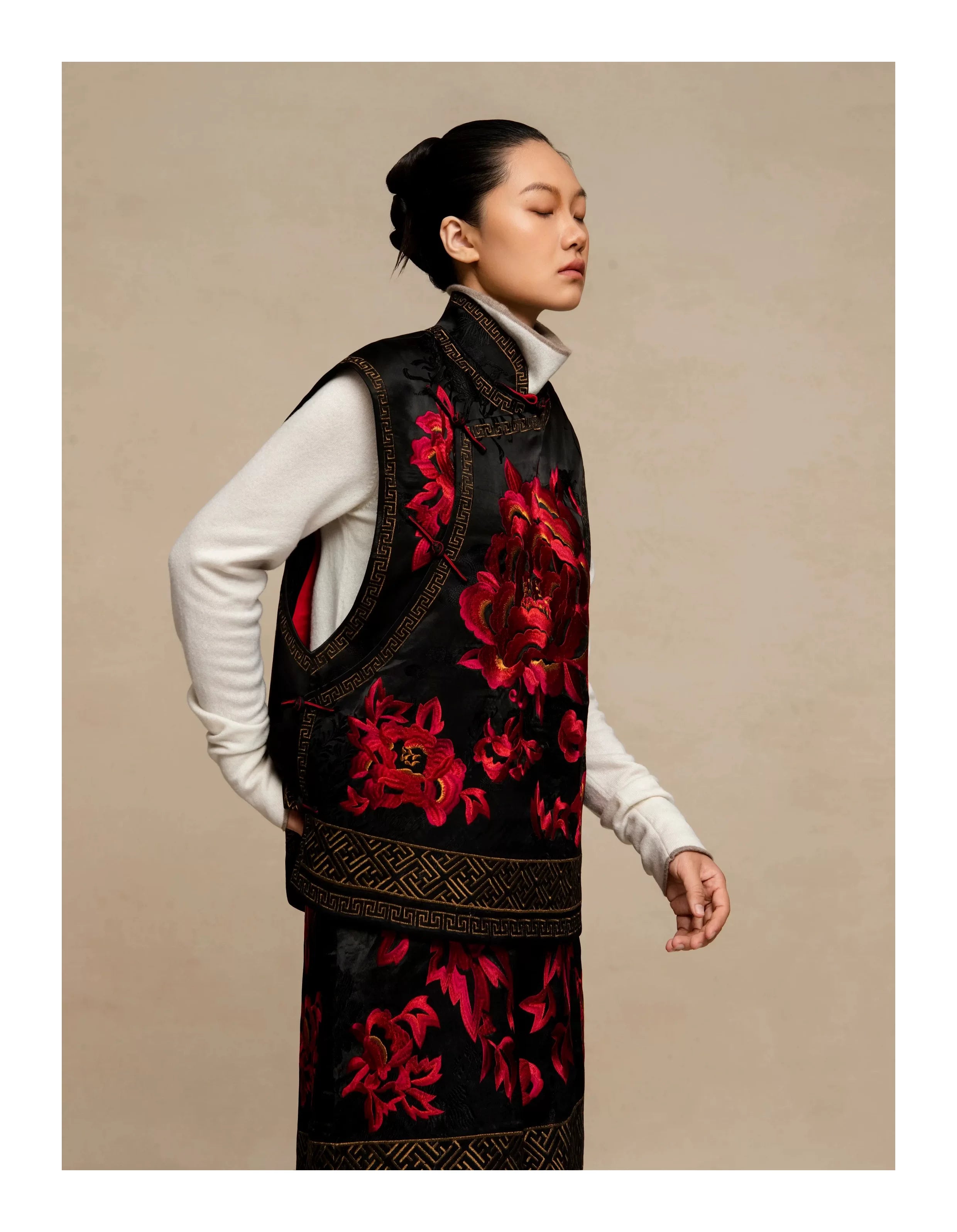 Luxury Black Silk Peony Embroidered Vest-25ZMJ6053