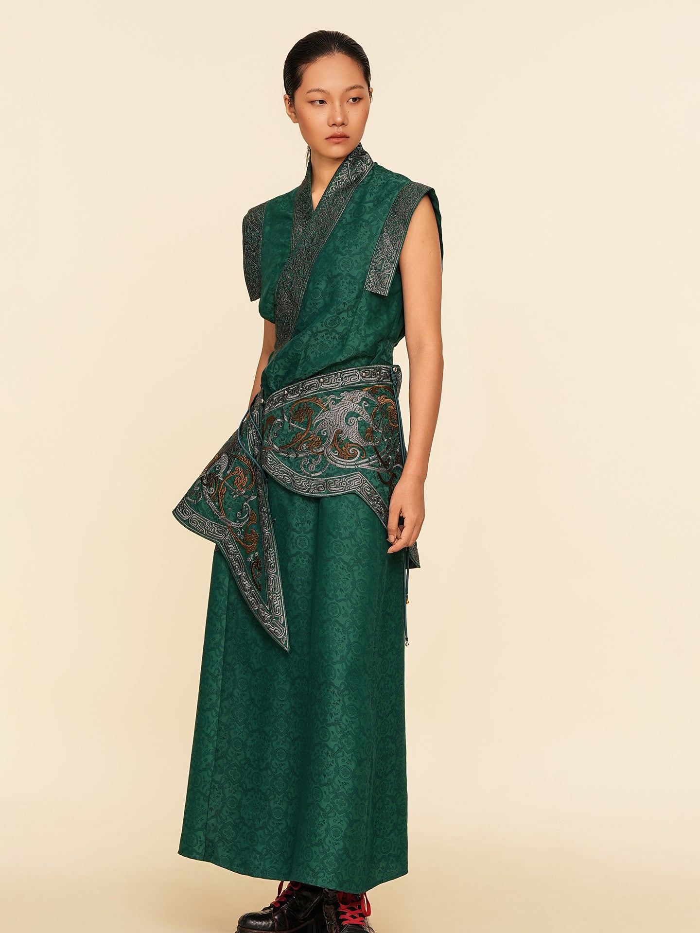 Goldwork Embroidered Sleeveless Robe Dress--25ZW92F