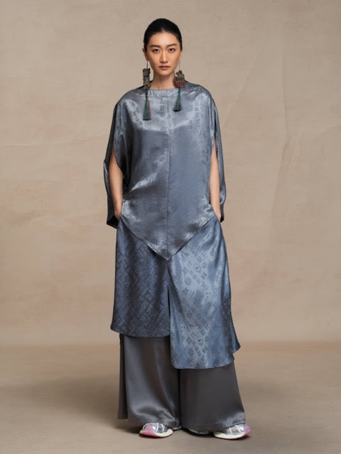 Luxury Asymmetric Twelve Emblems Silk Top-26Y14201